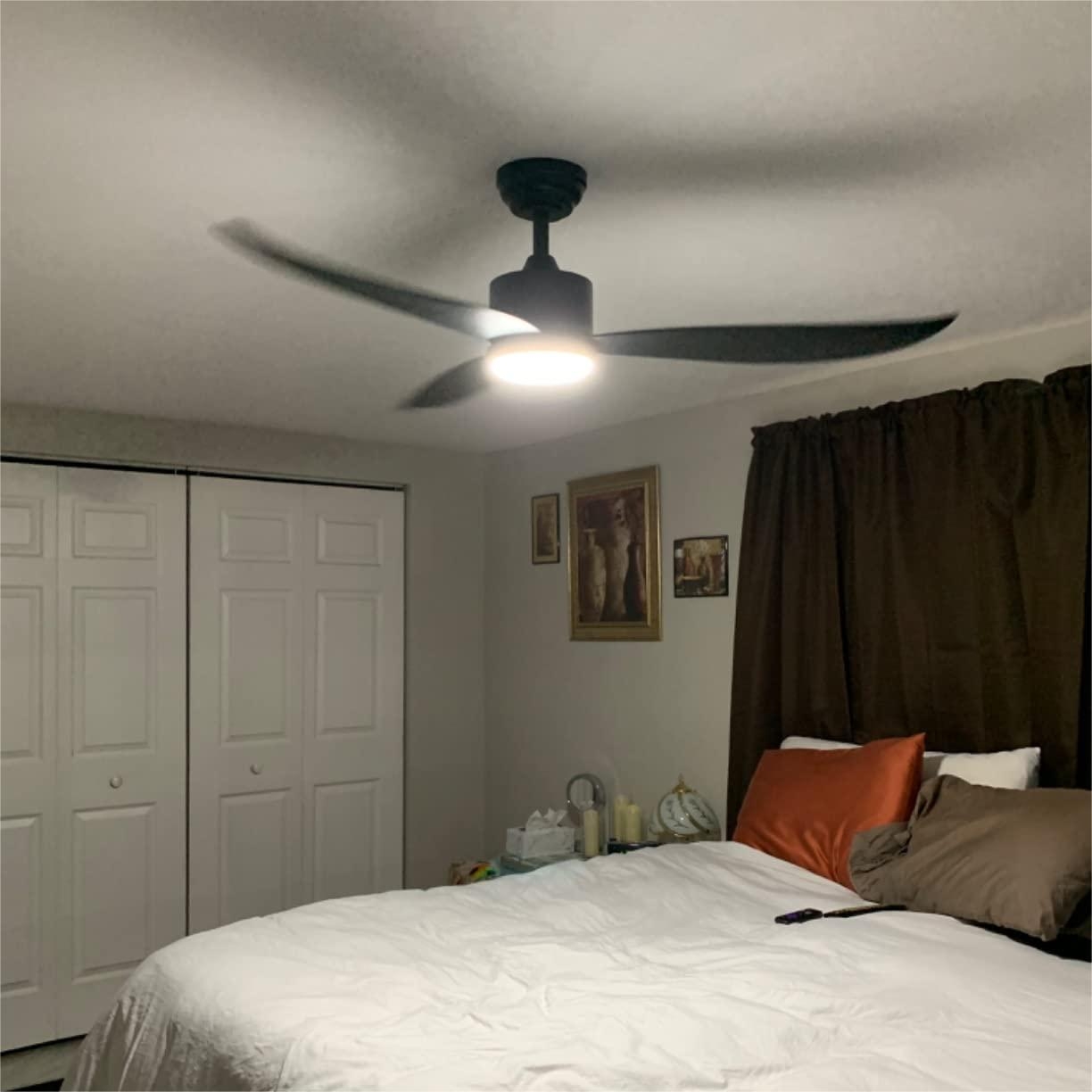 Lampe de ventilateur de plafond en plastique noir