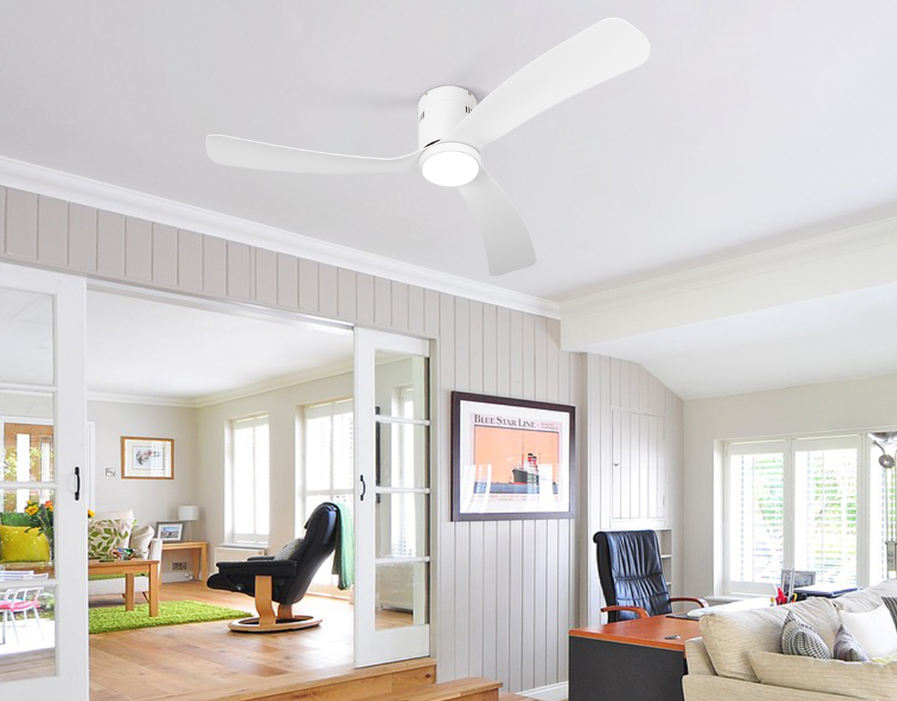 Scène d'utilisation du salon avec ventilateur de plafond blanc