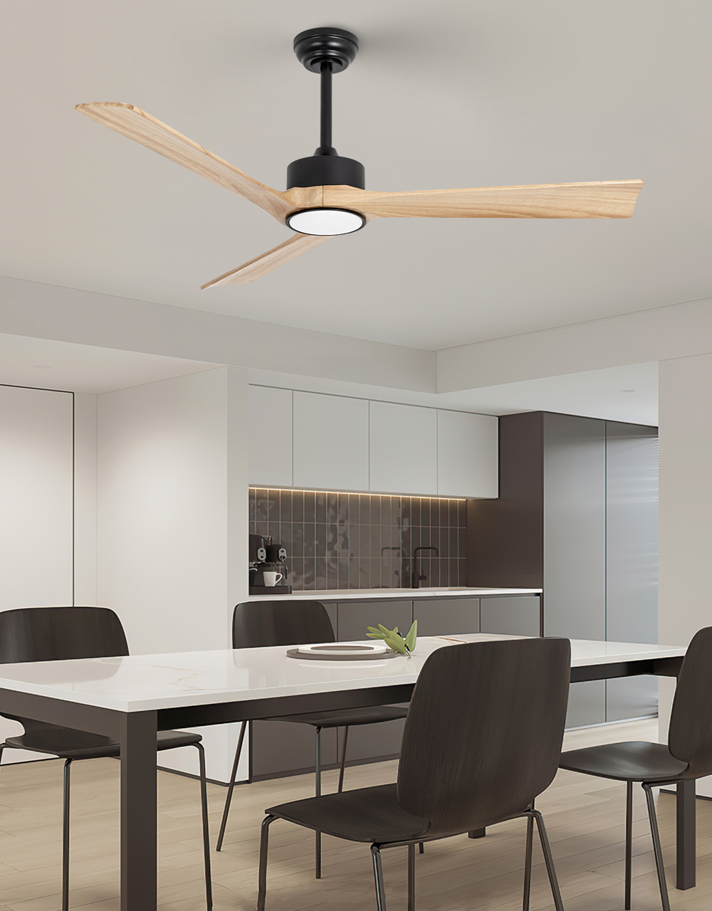 Scène d'utilisation de la salle à manger avec ventilateur de plafond en bois
